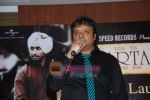 at the launch of Satinder Sartaaj_s album in Sea Princess on 24th Nov 2010 (26).JPG
